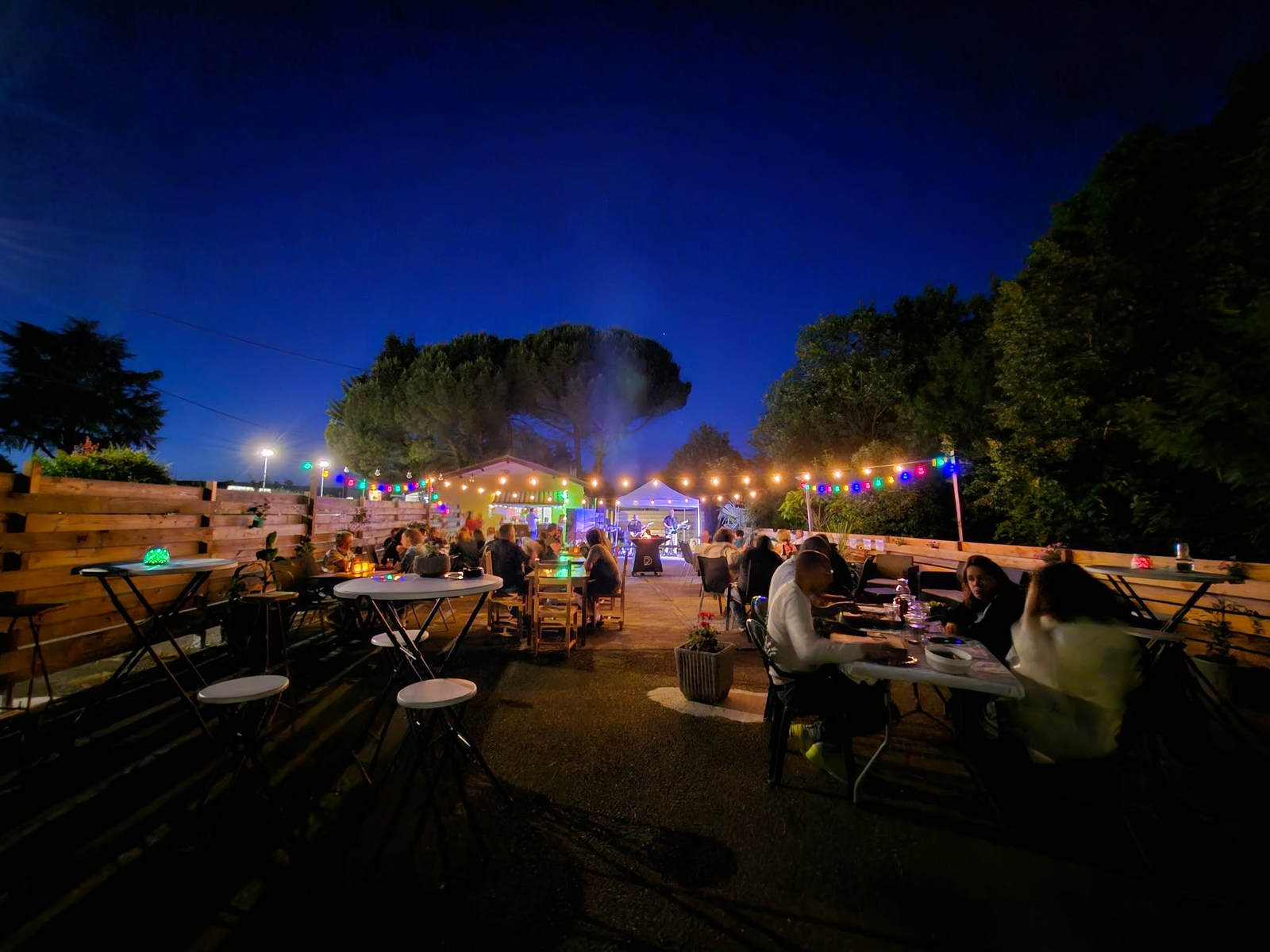 Terrasse de La Rom’Ail-rie de nuit
